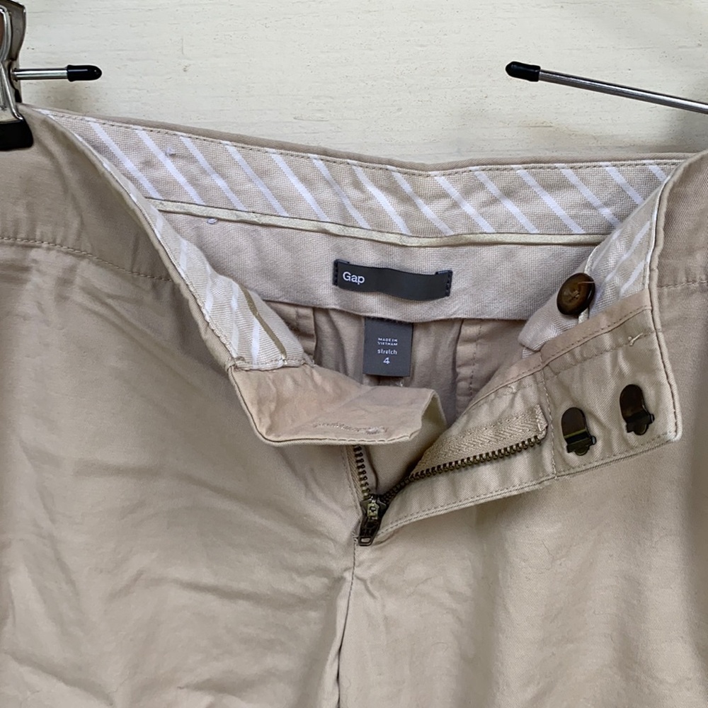 Women’s GAP shorts stretch size 4
